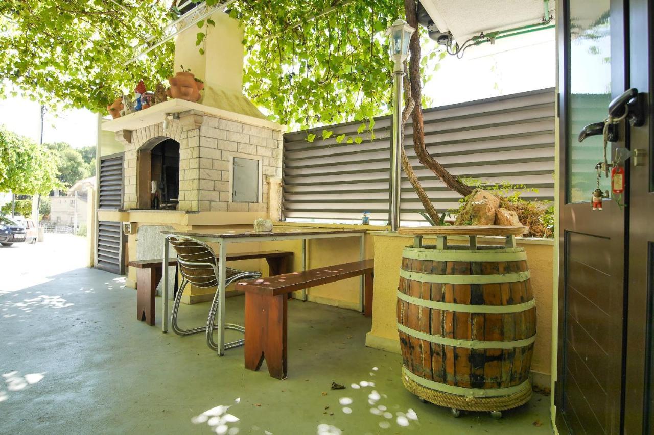 Apartments Babaja Omiš Екстериор снимка