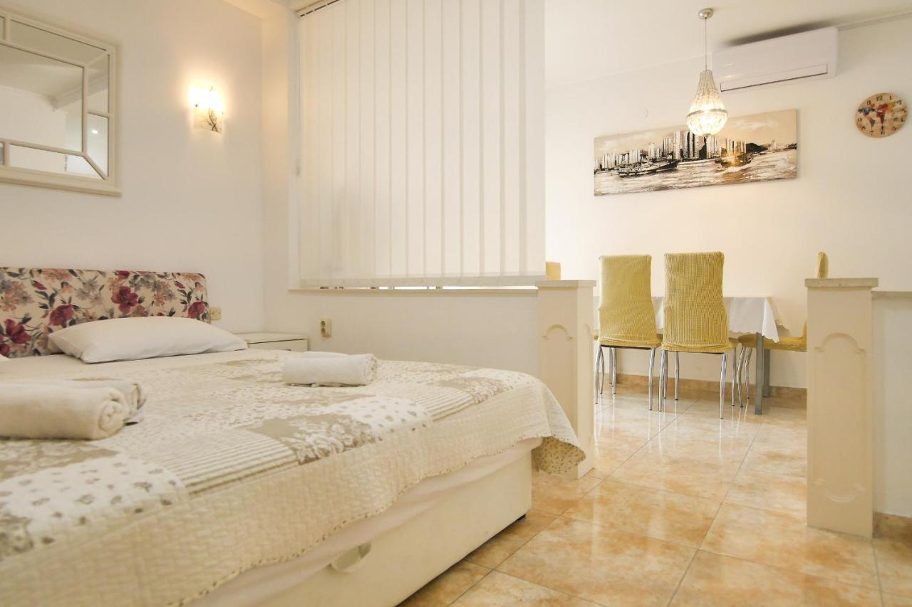 Apartments Babaja Omiš Екстериор снимка